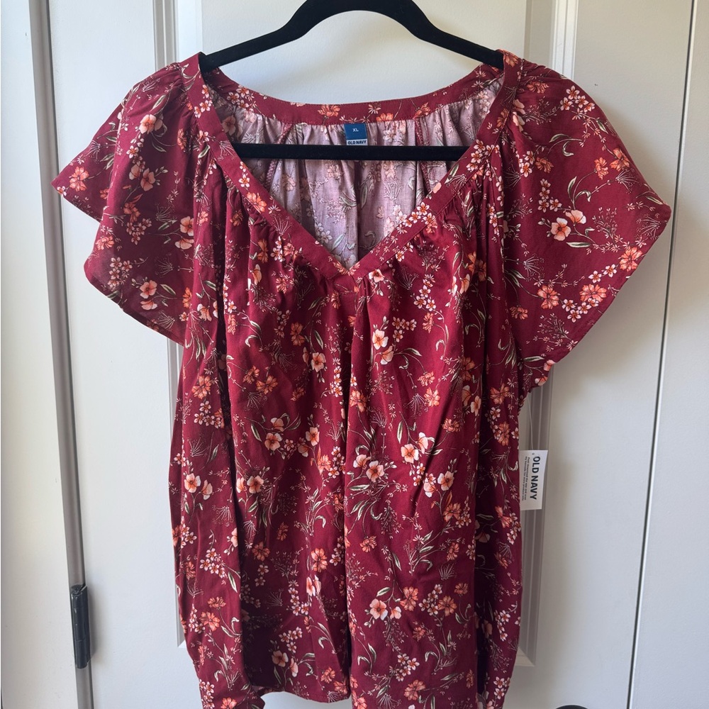 *NWT* Old Navy Red and White Flutter Sleeve Top
